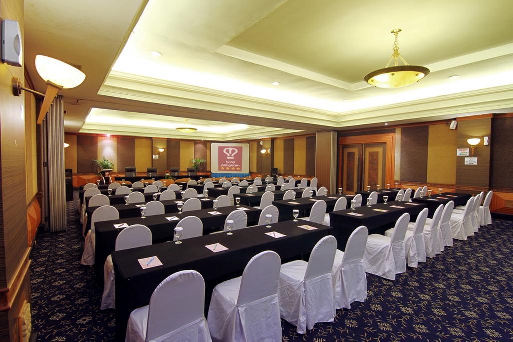 Pangeran Beach Hotel Padang  Exterior photo